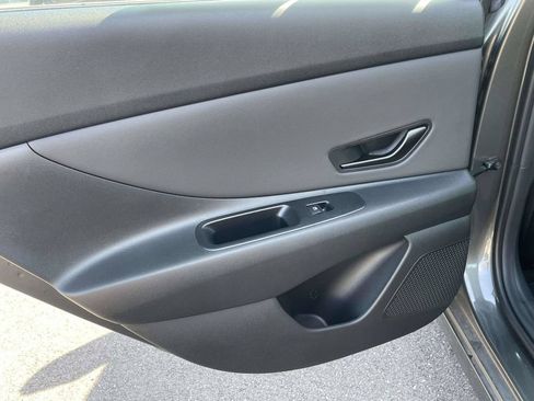 Certified 2025 Hyundai Elantra Sport FWD image 11