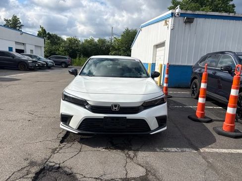 Used 2023 Honda Civic Sport image 3