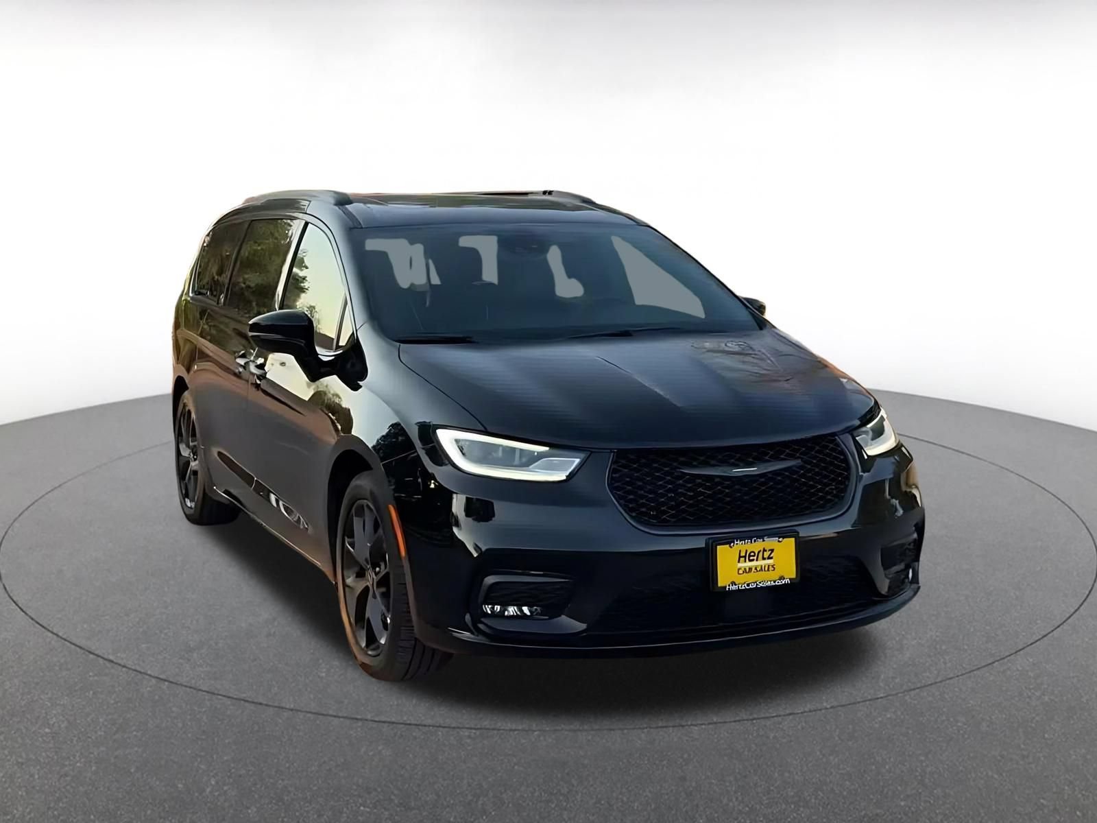 Used 2025 Chrysler Pacifica Limited FWD image 3
