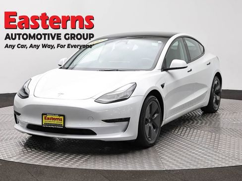 Used 2023 Tesla Model 3 Standard Range RWD image 1