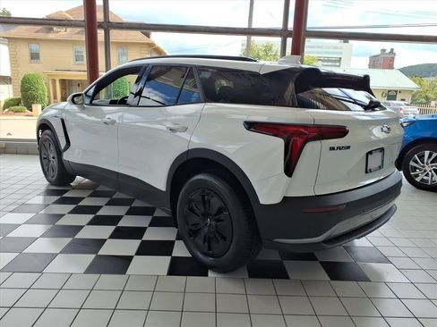 New 2025 Chevrolet Blazer EV LT AWD/4WD image 3