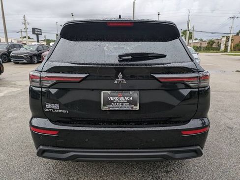 New 2026 Mitsubishi Outlander ES FWD image 5