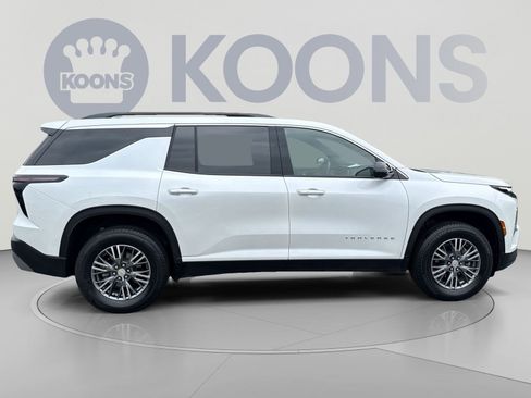 Used 2025 Chevrolet Traverse LT w/ Driver Confidence Package AWD/4WD image 8