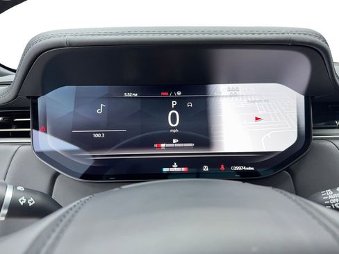 Used 2023 Land Rover Range Rover Long Wheelbase SE image 24