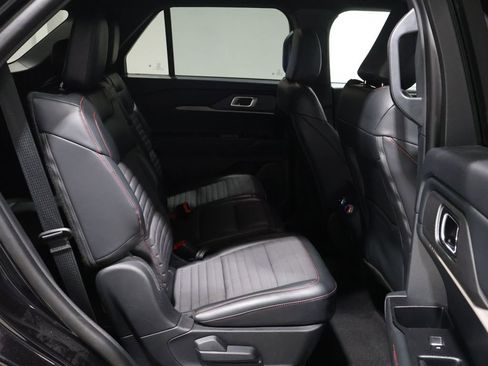 Used 2025 Ford Explorer ST-Line w/ ST-Line Street Pack image 23