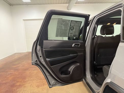 Used 2019 Jeep Grand Cherokee Laredo AWD/4WD image 48