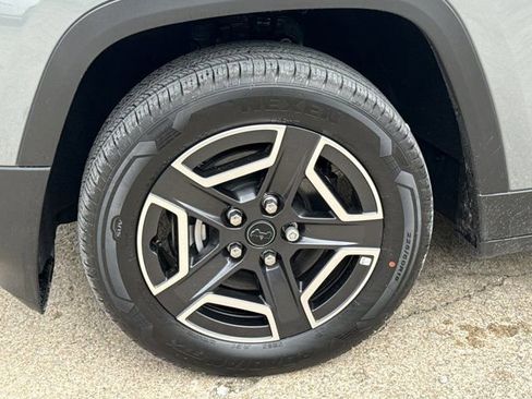 New 2026 Jeep Cherokee Laredo AWD/4WD image 13