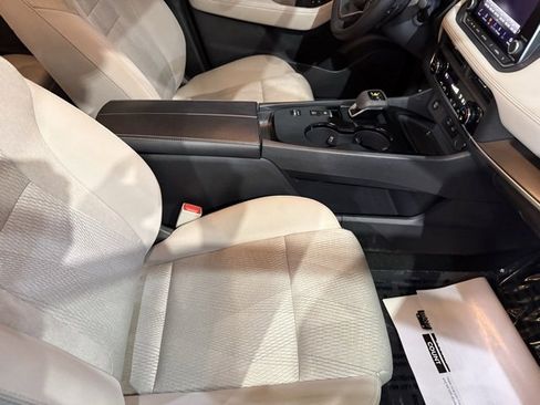 Certified 2025 Nissan Rogue SV image 30