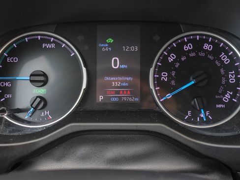 Used 2021 Toyota RAV4 LE image 24