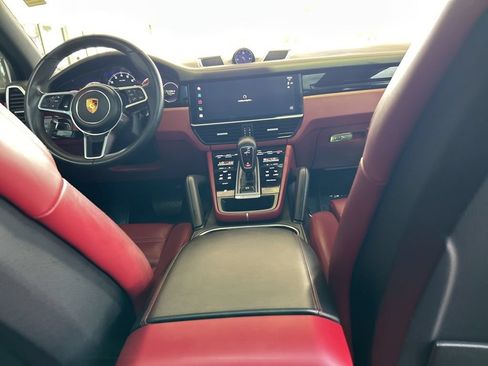 Used 2022 Porsche Cayenne w/ Premium Package Plus AWD/4WD image 27