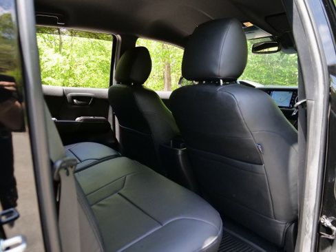 Used 2022 Toyota Tacoma TRD Sport image 35