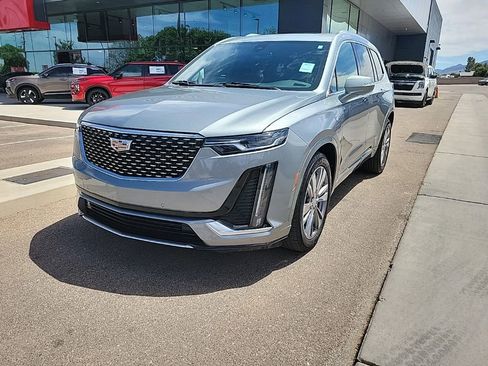 Used 2025 Cadillac XT6 Premium Luxury image 3