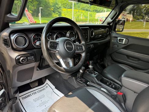 Used 2021 Jeep Wrangler Unlimited Rubicon w/ Dual Top Group AWD/4WD image 12