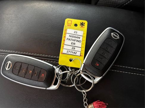 Used 2023 Nissan Pathfinder SV w/ SV Premium Package AWD/4WD image 39