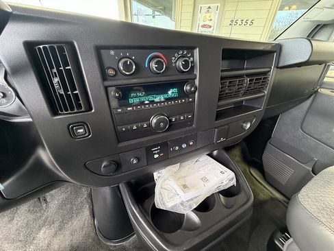 Used 2018 Chevrolet Express 2500 LT w/ LT Preferred Equipment Group RWD image 18