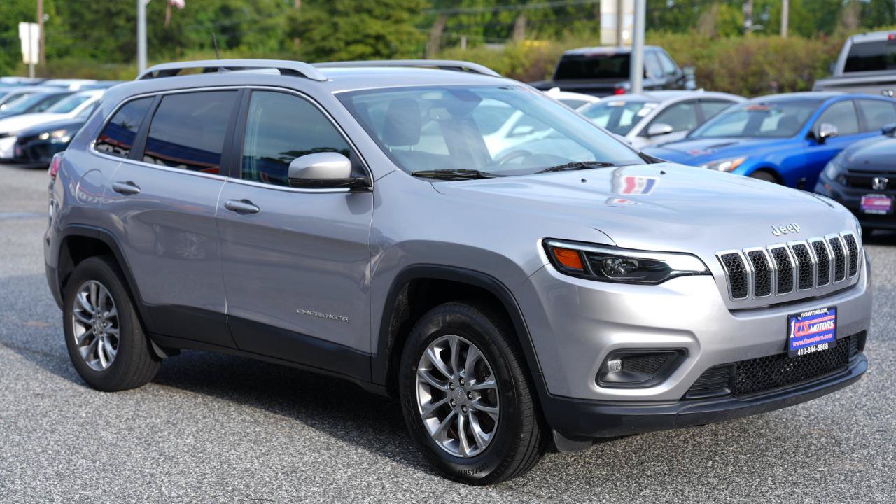 Used 2020 Jeep Cherokee Latitude Plus w/ Comfort/Convenience Group AWD/4WD image 3