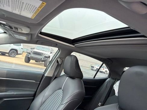 Used 2024 Toyota Camry SE w/ Cold Weather Package FWD image 17