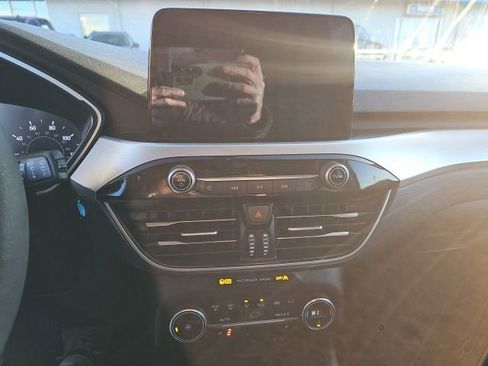 Used 2020 Ford Escape SE image 13