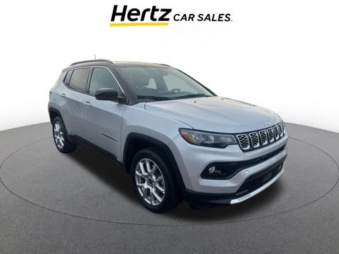 Used 2025 Jeep Compass Limited image 1