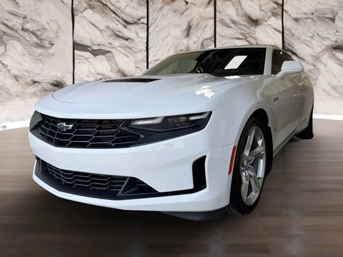 Used 2023 Chevrolet Camaro LT w/ Technology Package RWD image 2