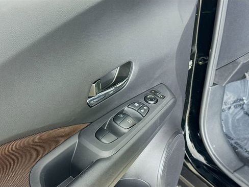 Used 2024 Nissan Kicks SR image 17