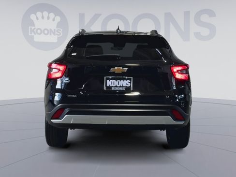 Used 2024 Chevrolet Trax LT FWD image 10