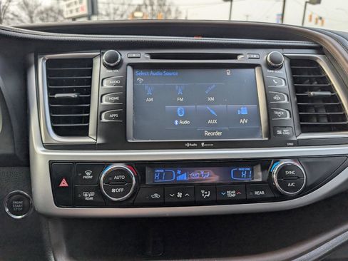 Used 2014 Toyota Highlander XLE image 17