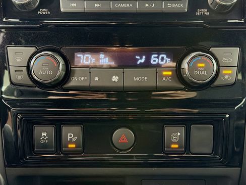 Used 2024 Nissan Titan SV w/ SV Bronze Edition Package image 17