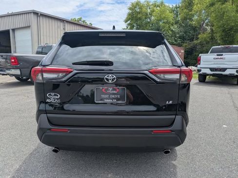 Used 2022 Toyota RAV4 LE FWD image 5