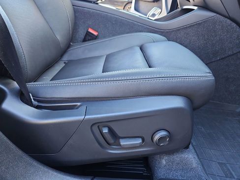 Used 2024 Volvo XC40 B5 Plus w/ Climate Package image 23