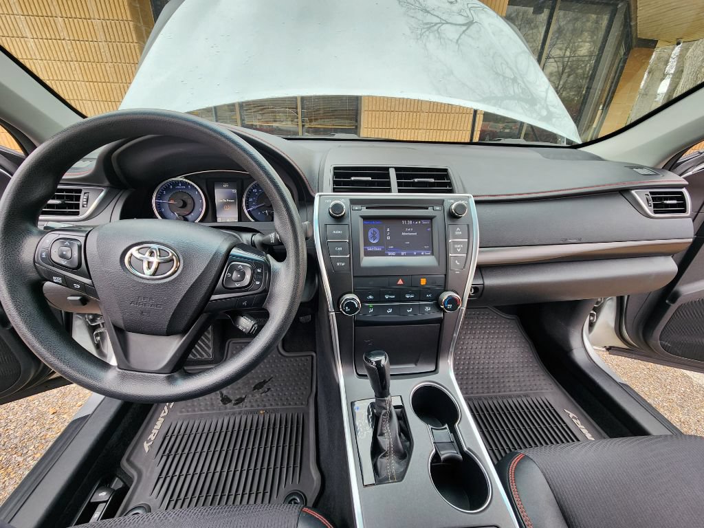 Used 2016 Toyota Camry LE FWD image 13