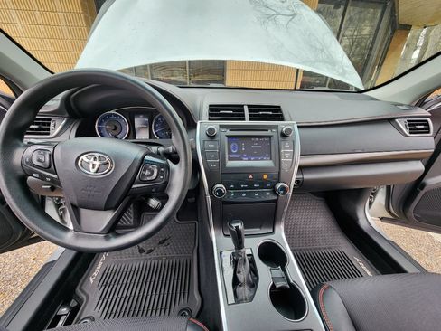 Used 2016 Toyota Camry LE FWD image 13