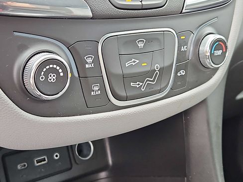 Certified 2023 Chevrolet Equinox LS AWD/4WD image 16