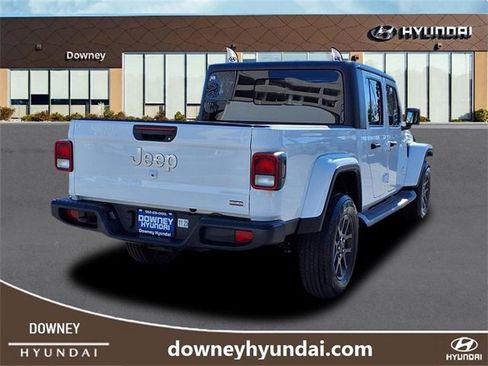 Used 2023 Jeep Gladiator Overland image 4