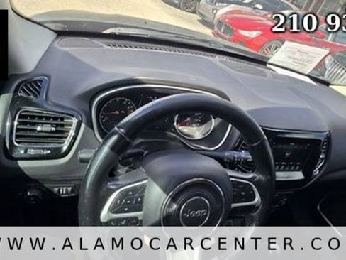 Used 2019 Jeep Compass Latitude FWD image 39