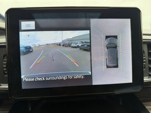 Used 2022 Ford Explorer Limited image 22