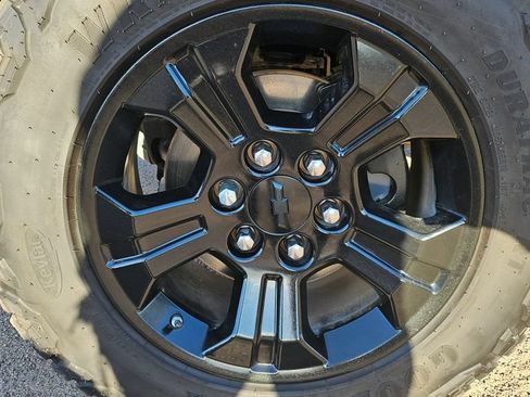 Used 2018 Chevrolet Silverado 1500 LTZ Z71 w/ LTZ Plus Package AWD/4WD image 15
