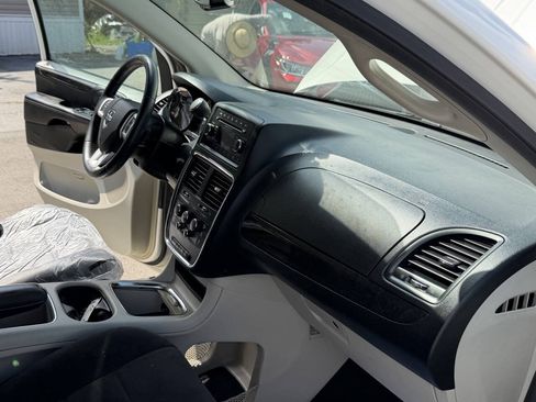 Used 2013 Dodge Grand Caravan SXT w/ UConnect Hands-Free Group FWD image 13