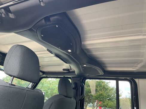 Used 2025 Jeep Wrangler Unlimited Sport AWD/4WD image 12
