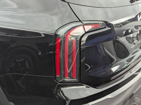 Used 2025 Kia Telluride EX w/ EX Captain's Chair Package FWD image 9