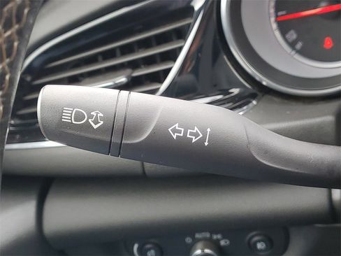 Used 2018 Buick Regal Essence w/ Driver Confidence Package #1 image 21