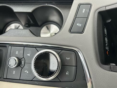 Used 2025 Cadillac XT5 Premium Luxury image 15