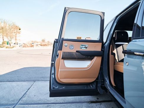 Used 2025 Rolls-Royce Cullinan image 28