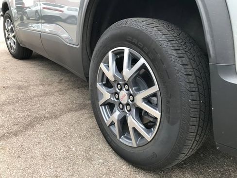 Certified 2023 GMC Acadia SLT w/ Preferred Package image 12