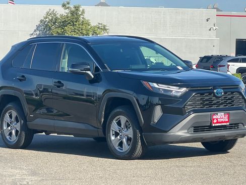 Certified 2022 Toyota RAV4 XLE AWD/4WD image 5