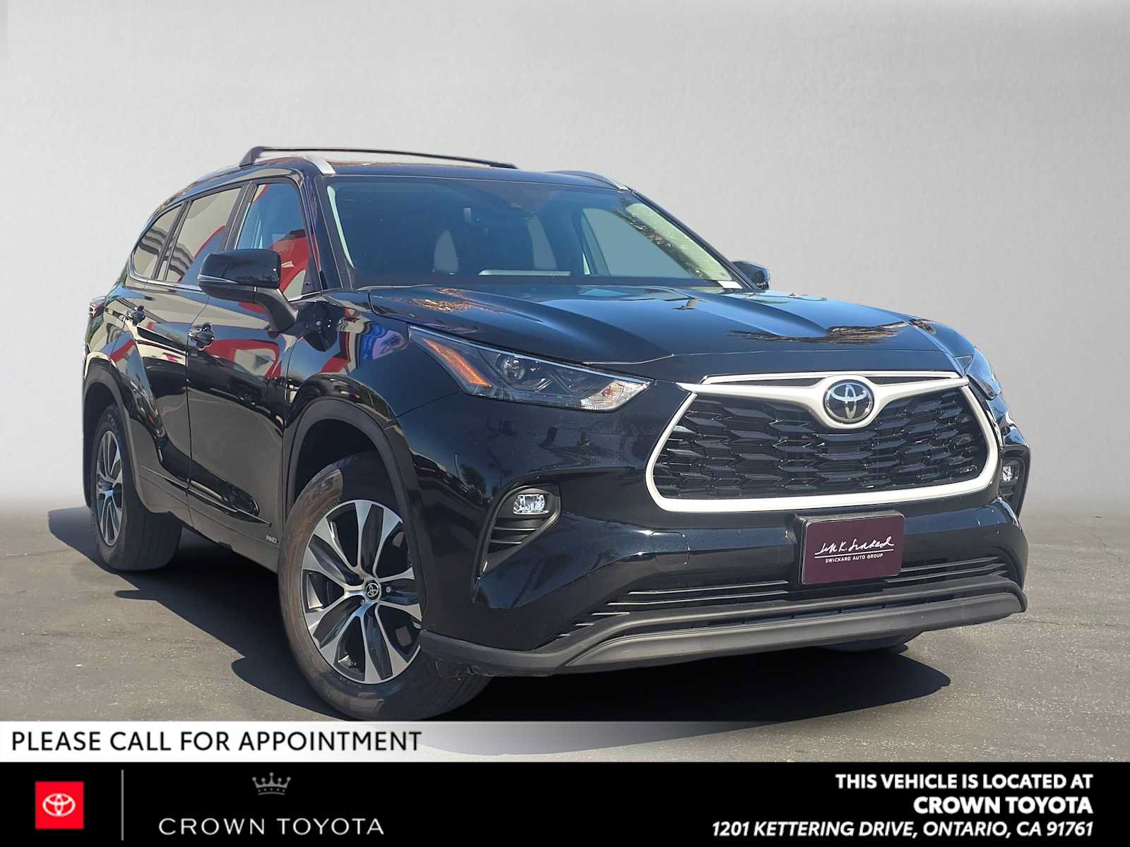Certified 2025 Toyota Highlander XLE AWD/4WD image 1