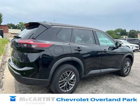 Used 2024 Nissan Rogue S AWD/4WD image 3