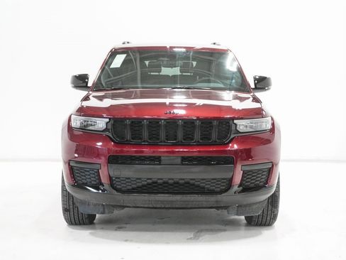 Certified 2024 Jeep Grand Cherokee L Laredo image 3