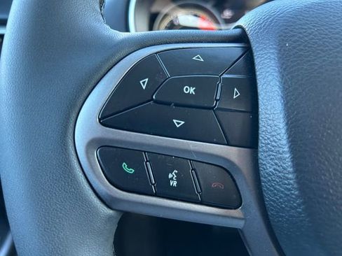 Used 2022 Jeep Cherokee Limited image 24