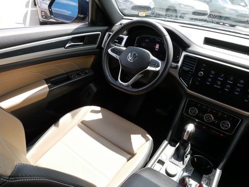 Used 2023 Volkswagen Atlas Cross Sport SE AWD/4WD image 9